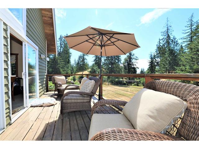 2345 Mountain Road, House detached with 2 bedrooms, 2 bathrooms and null parking in Sunshine Coast F BC | Image 5