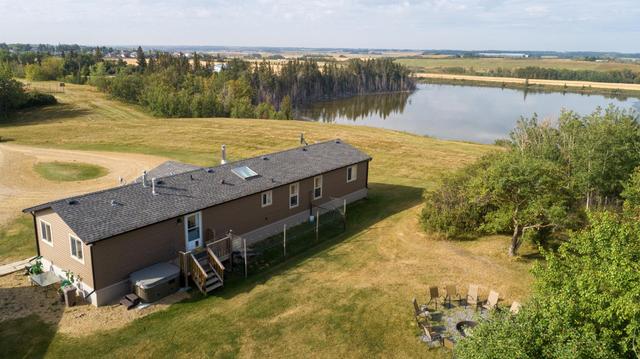 34 Montrose Street, House detached with 3 bedrooms, 2 bathrooms and 2 parking in Lacombe County AB | Image 2