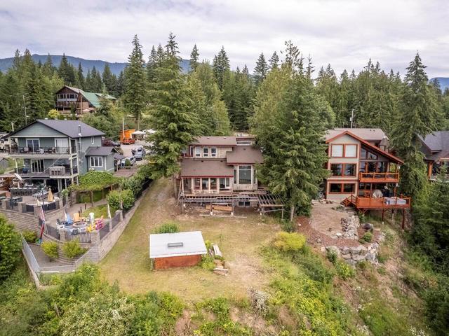 5190 Celista Place, House detached with 3 bedrooms, 2 bathrooms and 6 parking in Columbia Shuswap F BC | Image 6