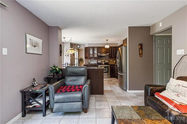 184 Des Pins Place, House detached with 3 bedrooms, 3 bathrooms and 6 parking in Ottawa ON | Image 8