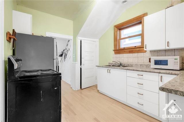 184 Hawthorne Avenue, Townhouse with 3 bedrooms, 1 bathrooms and 4 parking in Ottawa ON | Image 13