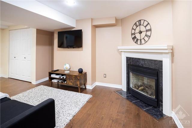 696 Morewood Crescent, House detached with 3 bedrooms, 3 bathrooms and 3 parking in Ottawa ON | Image 28