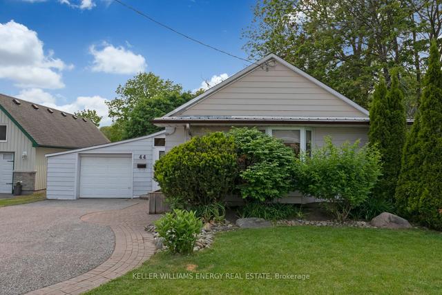 44 Hunt St, House detached with 2 bedrooms, 1 bathrooms and 7 parking in Clarington ON | Image 1