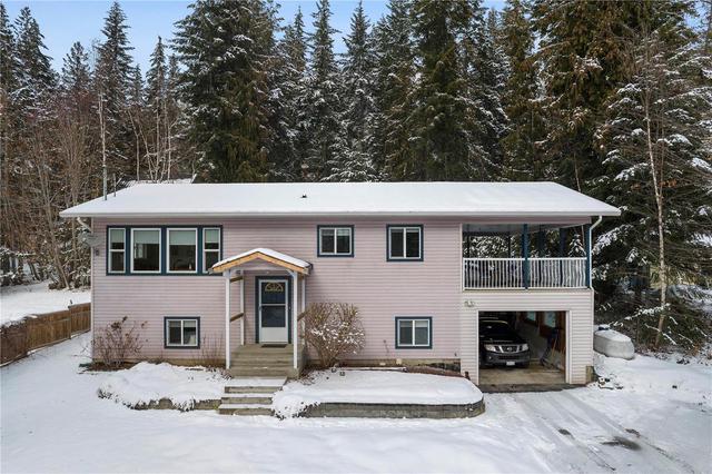 7451 Estate Drive, House detached with 3 bedrooms, 2 bathrooms and 5 parking in Columbia Shuswap F BC | Image 28