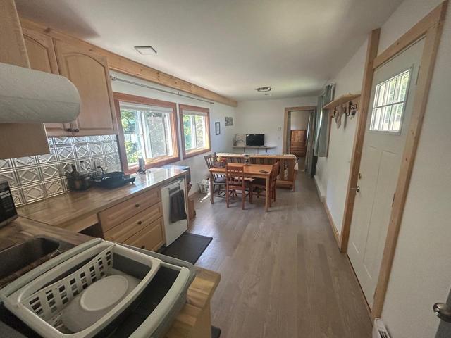 2276 Highway 6, House detached with 2 bedrooms, 3 bathrooms and null parking in Central Kootenay H BC | Image 36