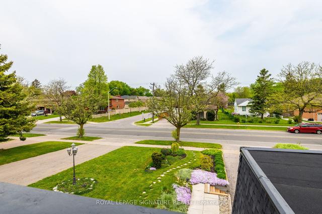 345 Lawson Rd, House detached with 3 bedrooms, 3 bathrooms and 6 parking in Toronto ON | Image 14