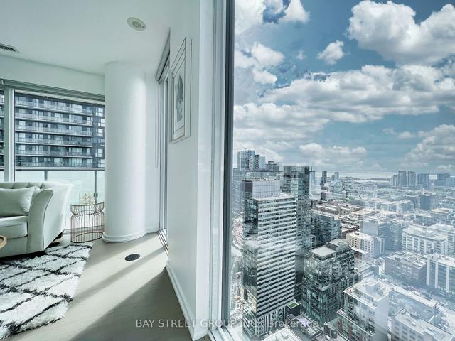 4009 - 101 Peter St, Condo with 2 bedrooms, 2 bathrooms and 1 parking in Toronto ON | Image 11