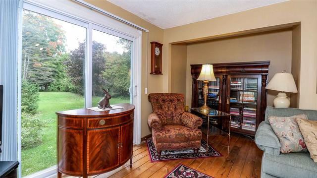 984 Lakeshore Rd E, House detached with 2 bedrooms, 1 bathrooms and 8 parking in Oro Medonte ON | Image 4