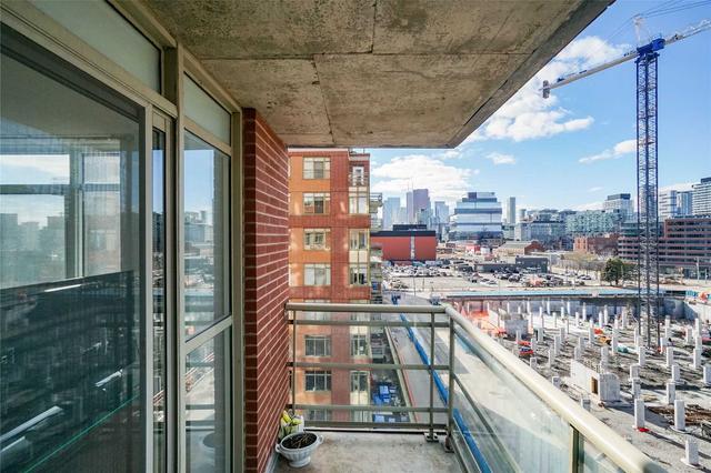 809 - 80 Mill St, Condo with 3 bedrooms, 2 bathrooms and 1 parking in Toronto ON | Image 5