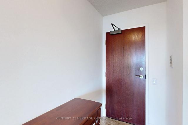 1012 - 8 Covington Rd, Condo with 2 bedrooms, 2 bathrooms and 1 parking in Toronto ON | Image 14