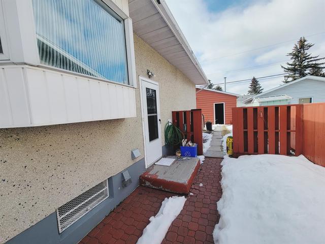 219 52 Street Ne, House detached with 4 bedrooms, 2 bathrooms and 2 parking in Calgary AB | Image 5
