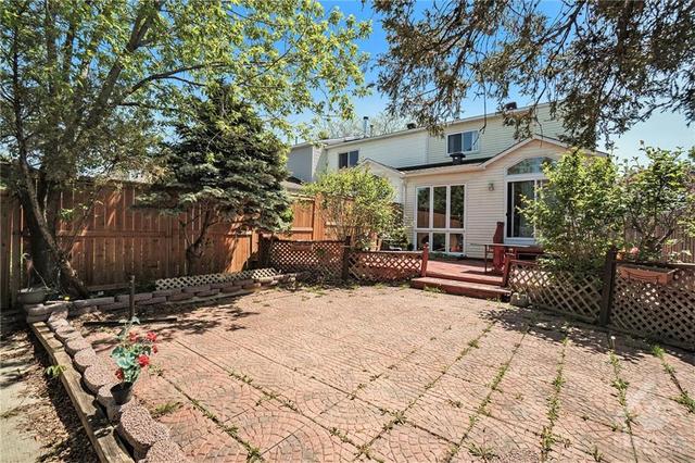 563 Latour Crescent, Townhouse with 3 bedrooms, 3 bathrooms and 3 parking in Ottawa ON | Image 18