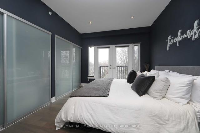 985 Dundas St E, House attached with 2 bedrooms, 3 bathrooms and 1 parking in Toronto ON | Image 17