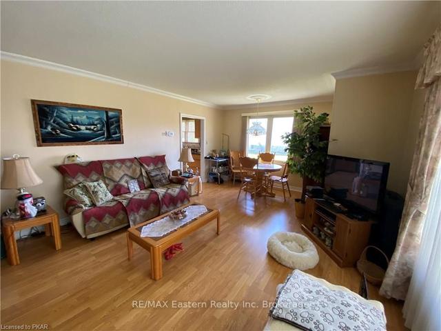 33 Roche St, House detached with 3 bedrooms, 2 bathrooms and 8 parking in Killaloe, Hagarty and Richards ON | Image 10