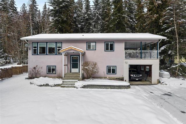 7451 Estate Drive, House detached with 3 bedrooms, 2 bathrooms and 5 parking in Columbia Shuswap F BC | Image 31