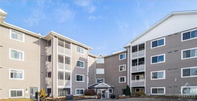 316 Lorry Greenberg Drive, Condo with 2 bedrooms, 1 bathrooms and 1 parking in Ottawa ON | Image 1