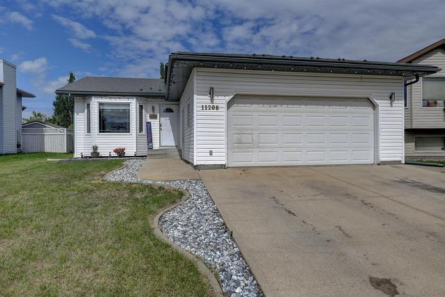 11206 90 Street, House detached with 3 bedrooms, 2 bathrooms and 4 parking in Grande Prairie AB | Image 1