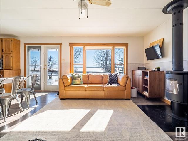 34 Lakeshore Dr, House detached with 3 bedrooms, 1 bathrooms and null parking in Sundance Beach AB | Image 4