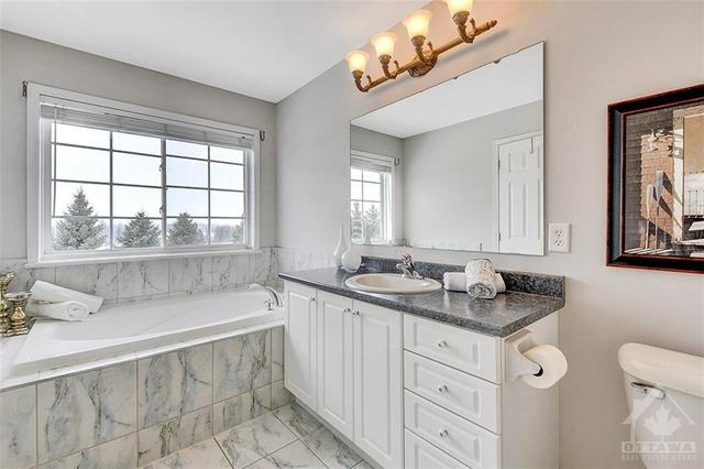 106 Hawktree Ridge, Townhouse with 3 bedrooms, 3 bathrooms and 3 parking in Ottawa ON | Image 18