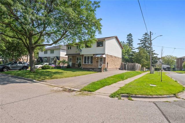 983 Renfrew Crt, House semidetached with 3 bedrooms, 1 bathrooms and 2 parking in Oshawa ON | Image 25