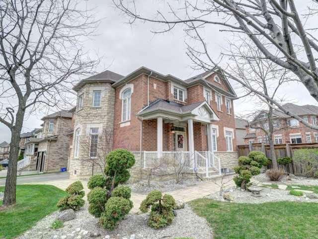 6748 Golden Hills Way, House detached with 4 bedrooms, 4 bathrooms and 2 parking in Mississauga ON | Image 2