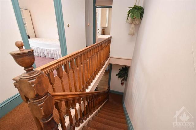 79 Stewart Street, Townhouse with 7 bedrooms, 3 bathrooms and 1 parking in Ottawa ON | Image 6