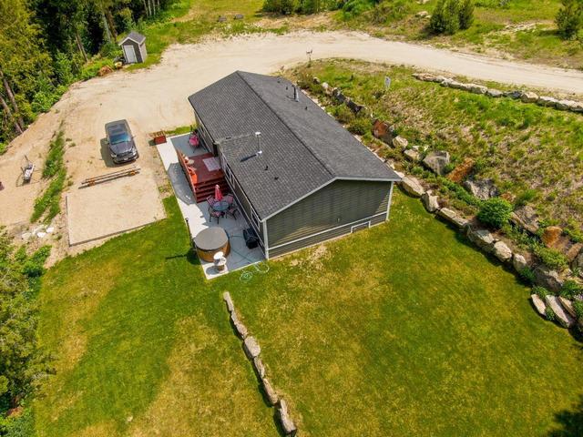 4042 Frogs Vista Drive, House detached with 3 bedrooms, 2 bathrooms and null parking in Central Kootenay H BC | Image 44