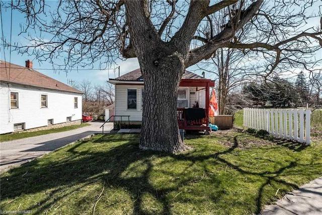 510 Queenston St, House detached with 3 bedrooms, 1 bathrooms and 5 parking in St. Catharines ON | Image 11