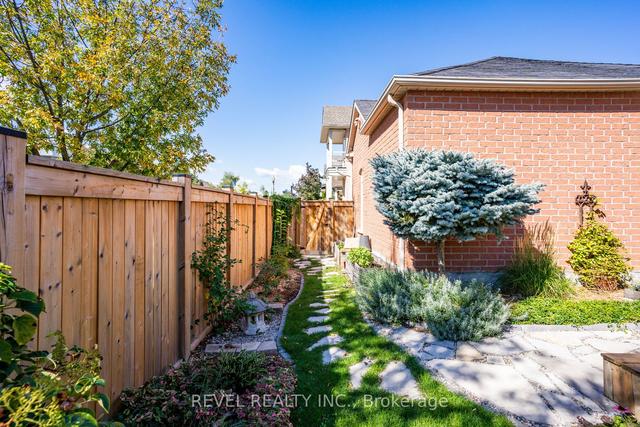 63 Westhampton Way, House attached with 3 bedrooms, 4 bathrooms and 4 parking in Hamilton ON | Image 28