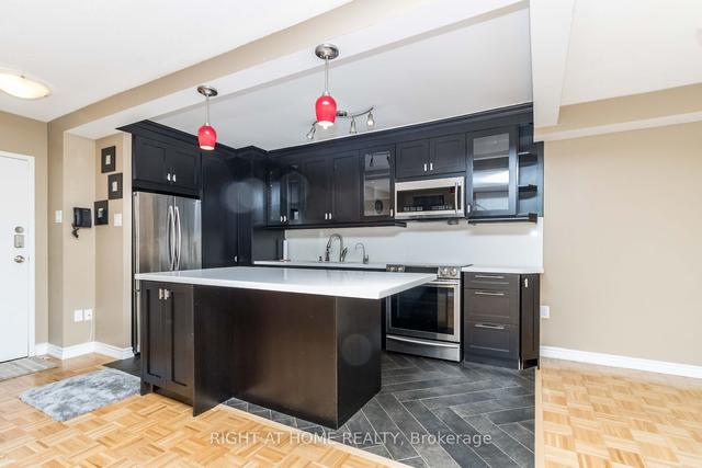 1411 - 177 Linus Rd, Condo with 2 bedrooms, 2 bathrooms and 1 parking in Toronto ON | Image 2