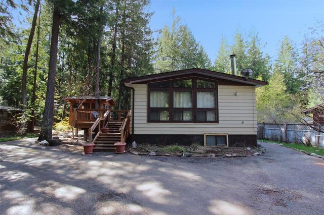 4196 Saratoga Road, House detached with 3 bedrooms, 2 bathrooms and 10 parking in Columbia Shuswap F BC | Image 8