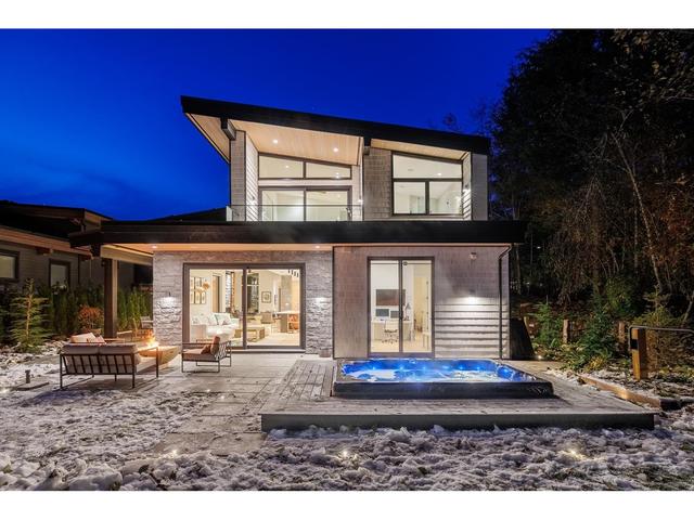 3340 Mamquam Road, House detached with 4 bedrooms, 4 bathrooms and 6 parking in Squamish BC | Image 6