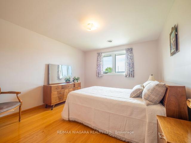 18 Brock St, House detached with 3 bedrooms, 2 bathrooms and 3 parking in Port Colborne ON | Image 7