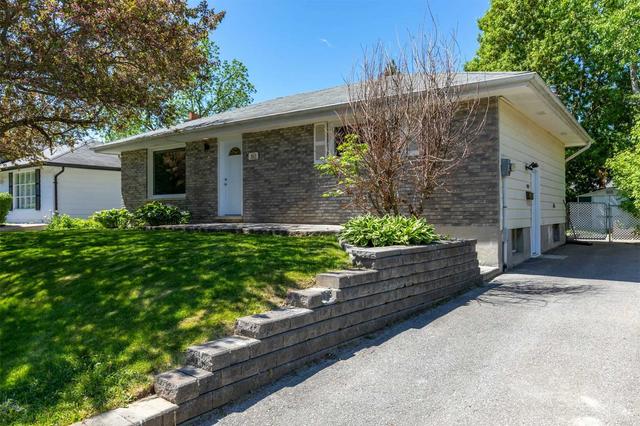 983 Sydenham Rd, House detached with 3 bedrooms, 1 bathrooms and 2 parking in Peterborough ON | Image 1