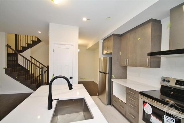 565 Aglish Mews, Townhouse with 3 bedrooms, 3 bathrooms and 3 parking in Ottawa ON | Image 13