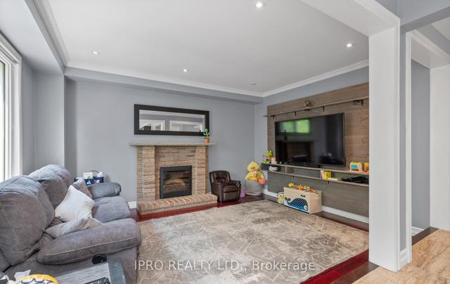 10 Mayflower St, House detached with 4 bedrooms, 3 bathrooms and 4 parking in Whitby ON | Image 9