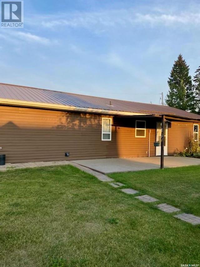 227 Cairns Avenue E, House detached with 2 bedrooms, 1 bathrooms and null parking in Melfort SK | Image 4