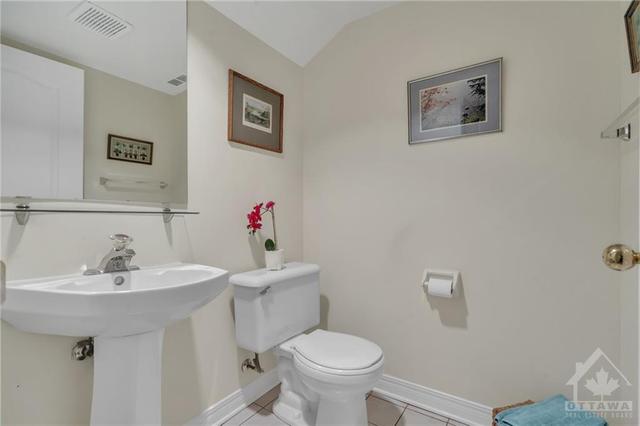 11 - 10 Concord Street, Townhouse with 3 bedrooms, 3 bathrooms and 1 parking in Ottawa ON | Image 14