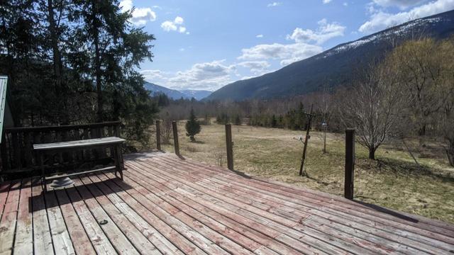 6771 Katelnikoff Road, House detached with 2 bedrooms, 1 bathrooms and null parking in Central Kootenay H BC | Image 25