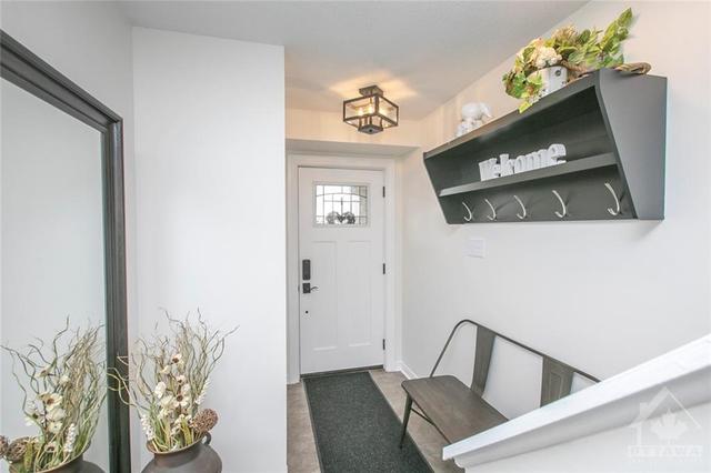 529 Simran Private, Townhouse with 2 bedrooms, 3 bathrooms and 2 parking in Ottawa ON | Image 3