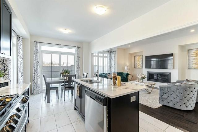 56 Folgate Cres, House attached with 4 bedrooms, 3 bathrooms and 3 parking in Brampton ON | Image 6