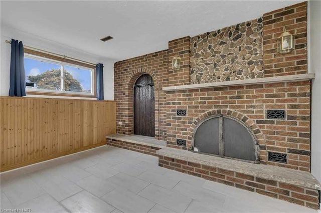 8 Allanburg Rd S, House detached with 3 bedrooms, 2 bathrooms and 7 parking in St. Catharines ON | Image 5