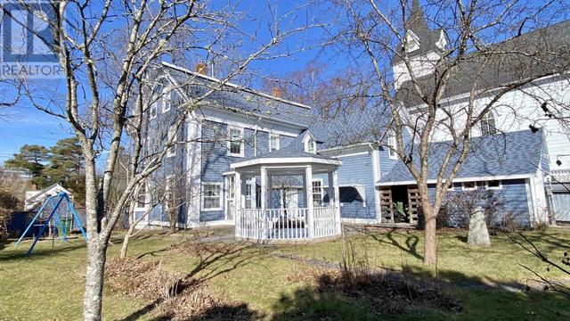 419 Main Street, House detached with 5 bedrooms, 3 bathrooms and null parking in Queens NS | Image 5