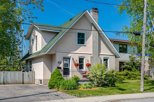 578 Clark Ave, House detached with 3 bedrooms, 1 bathrooms and 4 parking in Burlington ON | Image 1