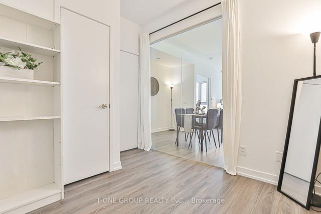 1712 - 20 Edward St, Condo with 2 bedrooms, 1 bathrooms and 0 parking in Toronto ON | Image 9