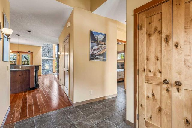 123 - 107 Armstrong Place, Condo with 3 bedrooms, 2 bathrooms and 2 parking in Canmore AB | Image 3