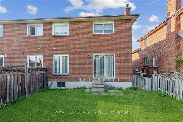 41 Sharpecroft Blvd, House semidetached with 3 bedrooms, 2 bathrooms and 4 parking in Toronto ON | Image 33