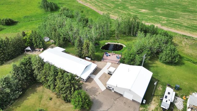 26520 590 Highway E, House detached with 4 bedrooms, 2 bathrooms and null parking in Red Deer County AB | Image 1