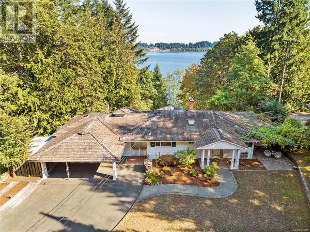 5575 Forest Hill Rd, House detached with 3 bedrooms, 2 bathrooms and 8 parking in Saanich BC | Image 2