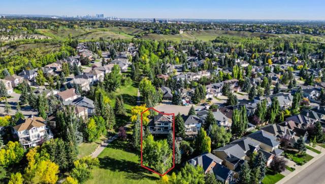 236 Evergreen Court Sw, House detached with 5 bedrooms, 3 bathrooms and 5 parking in Calgary AB | Image 3